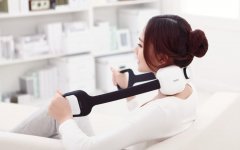 长时间玩“平板”12岁女孩颈椎老化